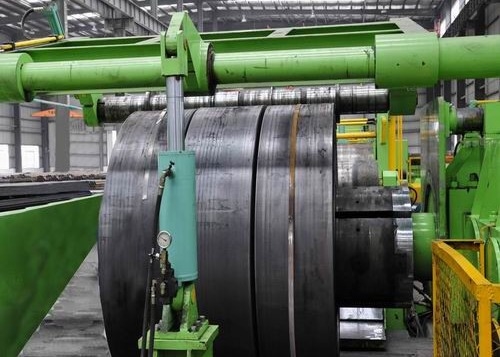 CNCは炭素鋼の1600×6mm切り開くライン機械50m/minに電流を通した