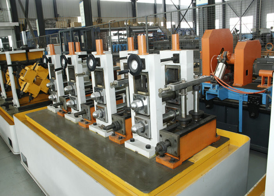 機械、鋼管のスロット マシンの製造業者を作る中国の製造者の正方形の鋼管