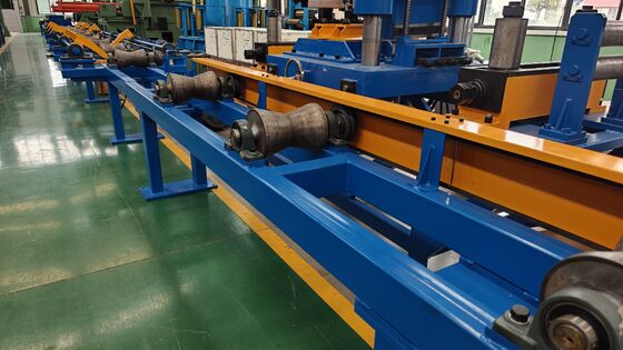 エンジンとモーターを備えた自動高生産PLC制御炭素鋼パイプ溶接機チューブミル